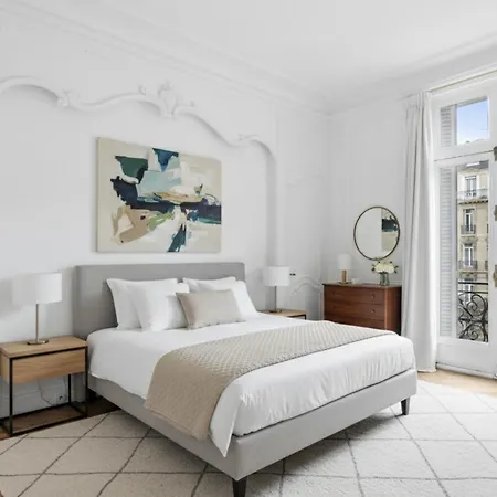 Appartamento 4 Bedrooms Georges V Tour Eiffel Parigi